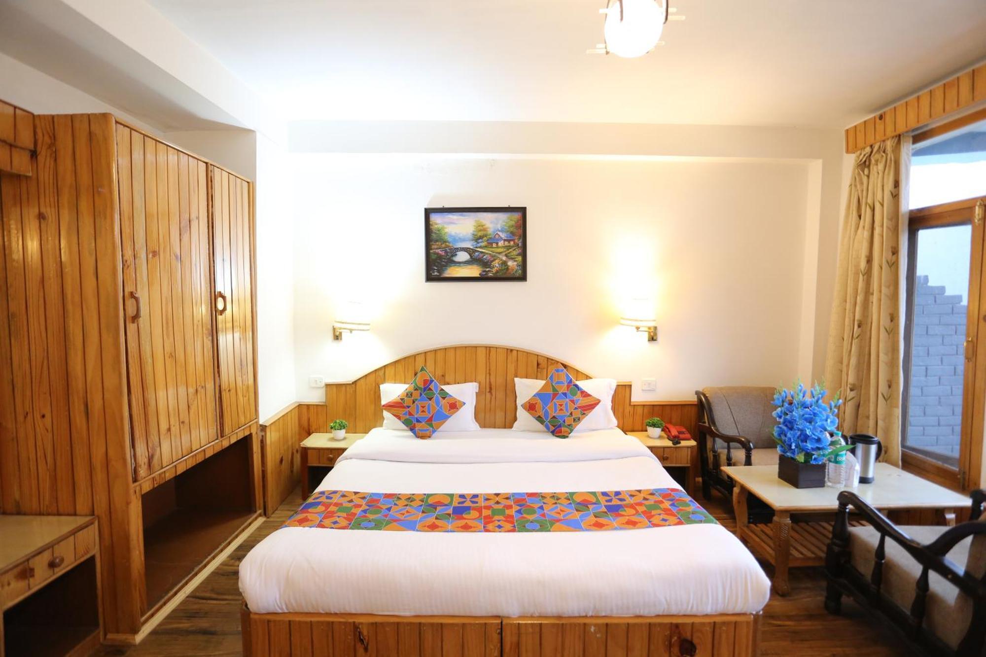 Hotel Surbhi Vashist Extérieur photo