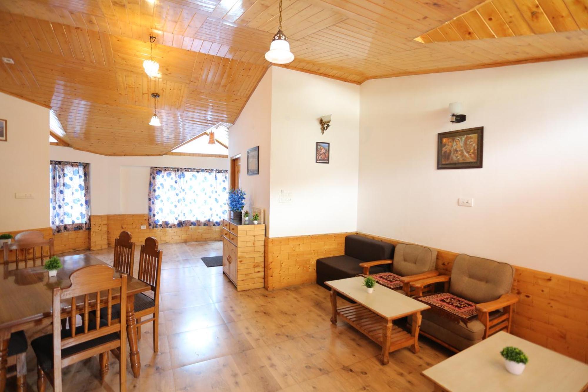 Hotel Surbhi Vashist Extérieur photo