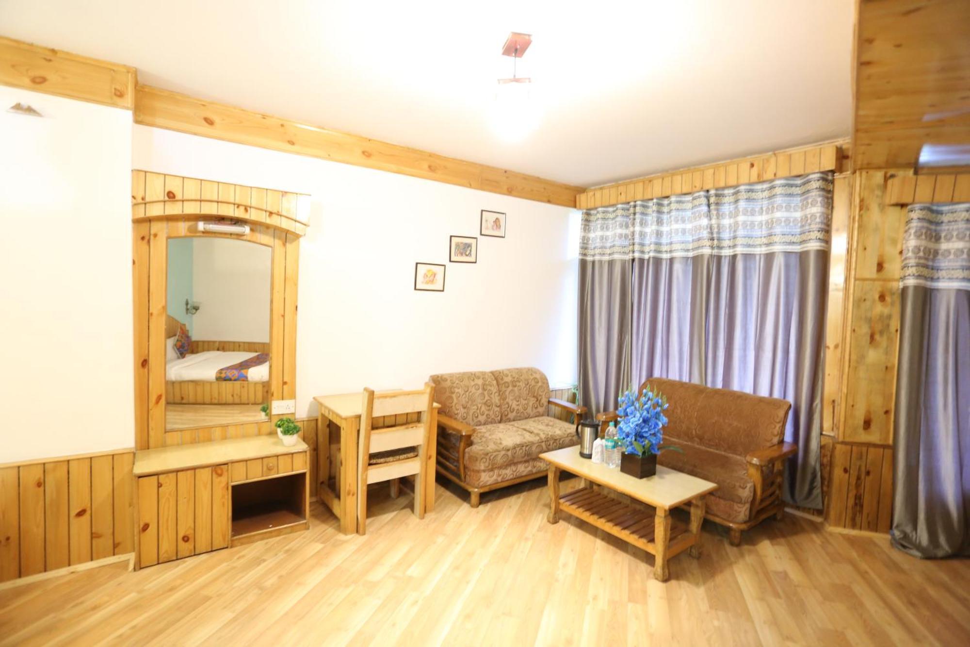 Hotel Surbhi Vashist Extérieur photo