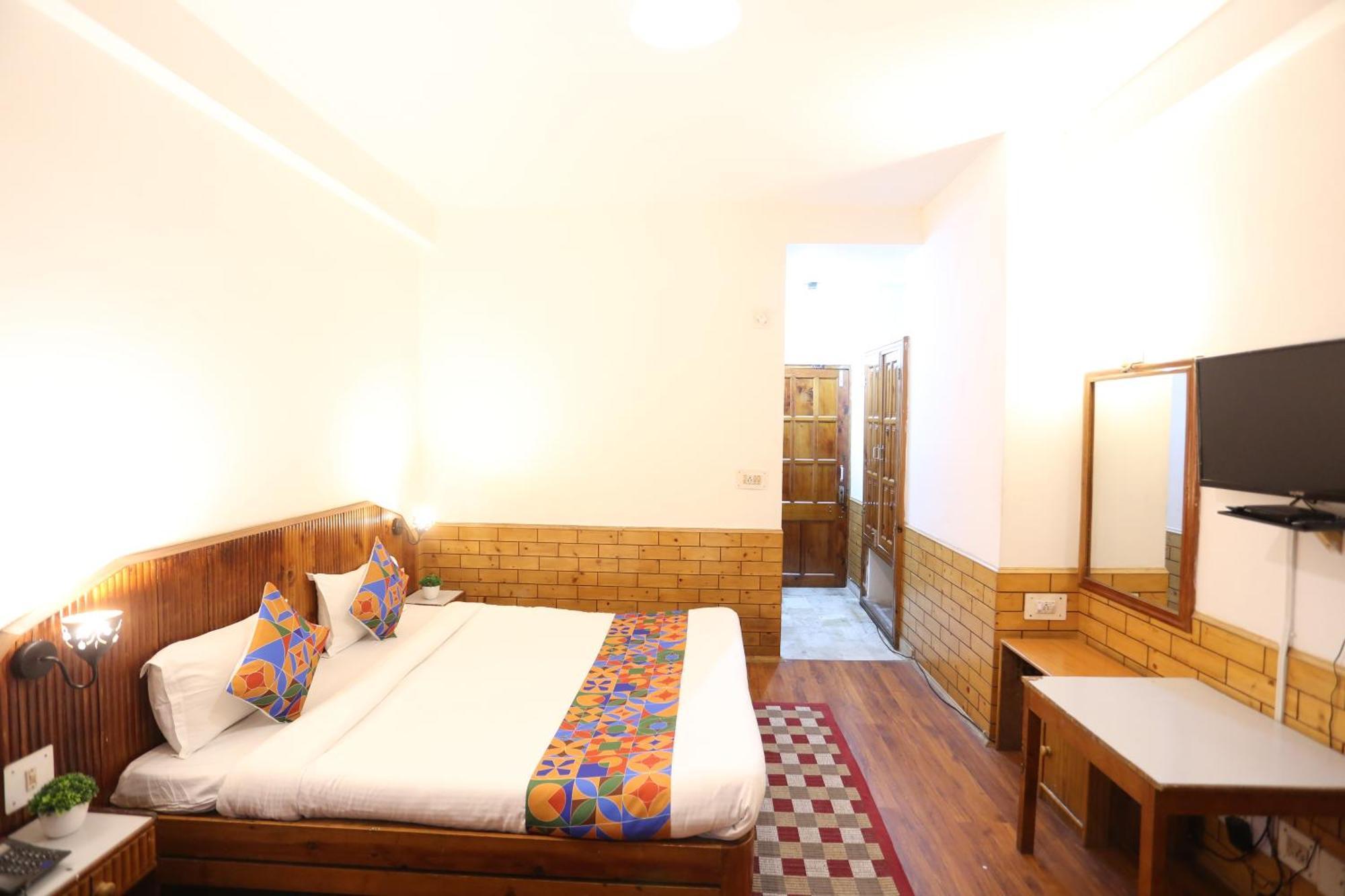 Hotel Surbhi Vashist Extérieur photo